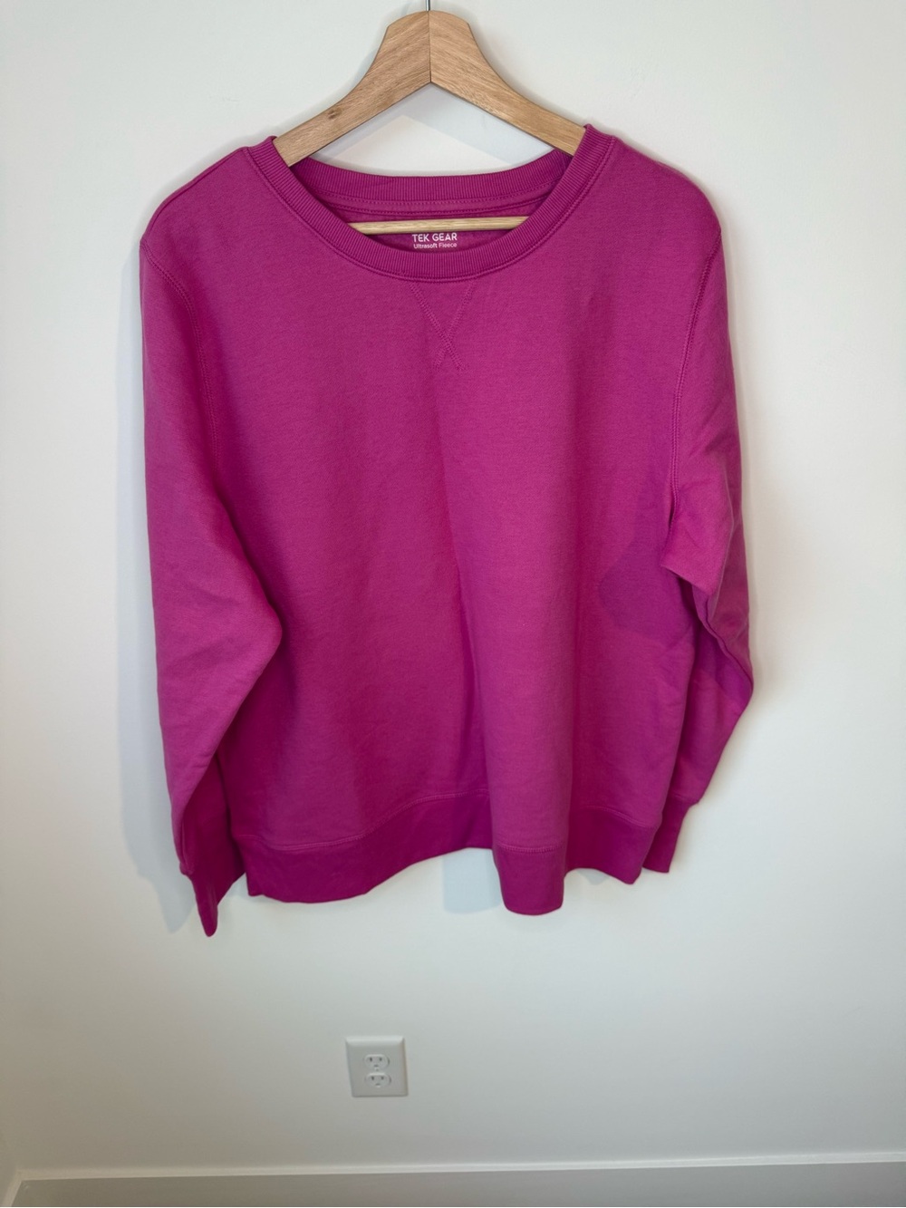 Tek Gear NWOT Women’s Crewneck Sweatshirt - Fuchsia | XXL
